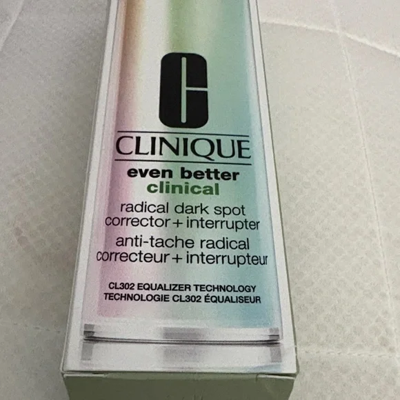 Clinique Even Better Clinical Serum with Silver and White Design - Picture 3 of 4